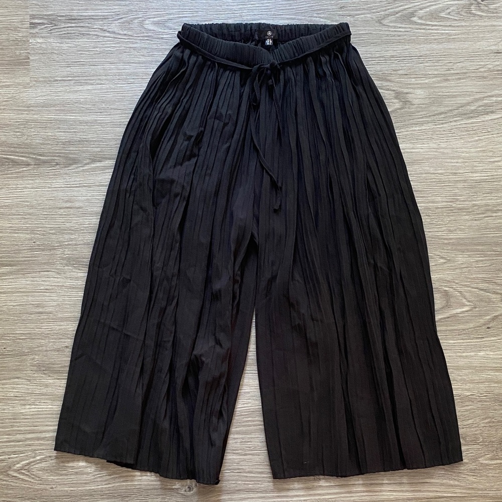 094. Misguided Black Pleated Wide-Leg Pants